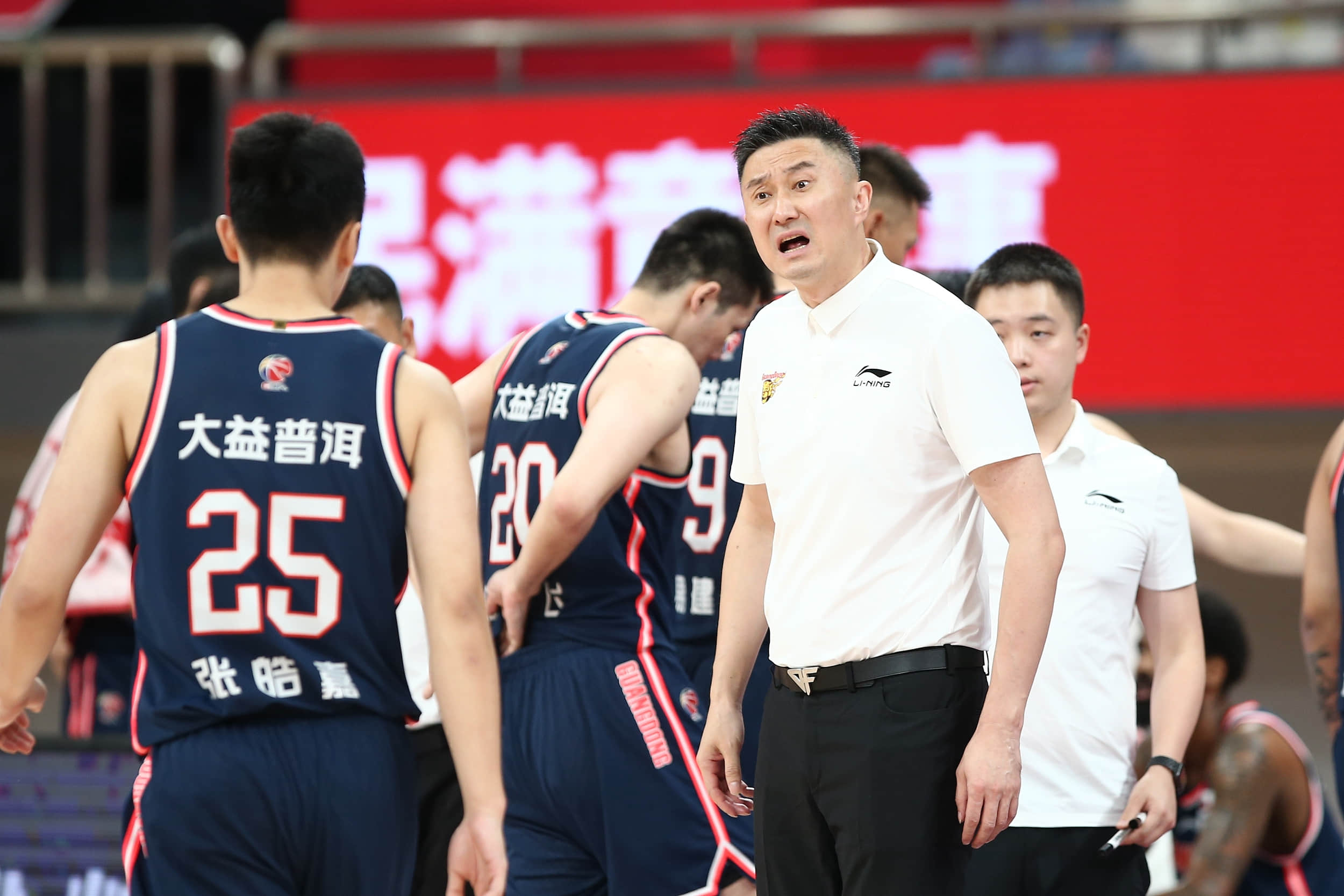 od体育-山西男篮憾负，广东晋级半决赛现场欢呼(2021年3月27日广东男篮与山西男篮篮球比赛直播)