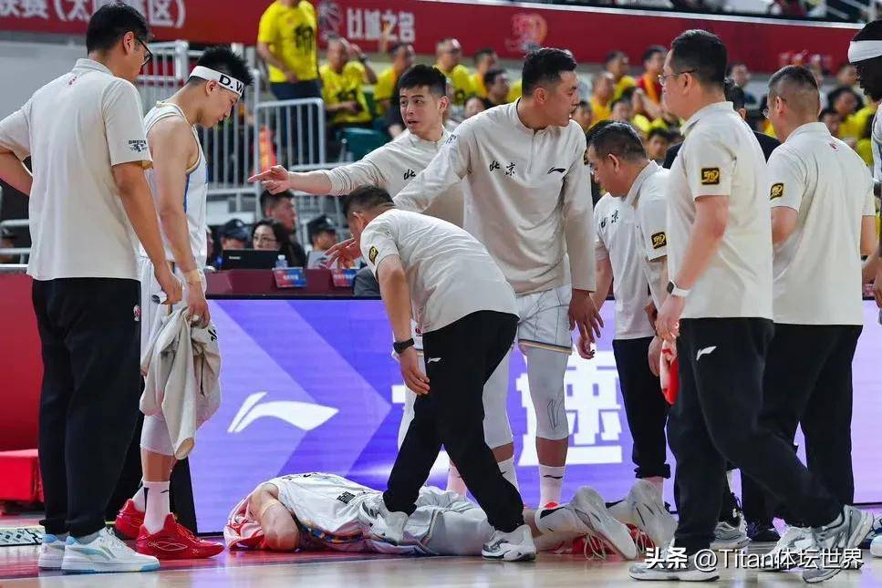 od体育娱乐-北京男篮遭遇困境，惨遭溃败(北京男篮遭遇困境,惨遭溃败是真的吗)