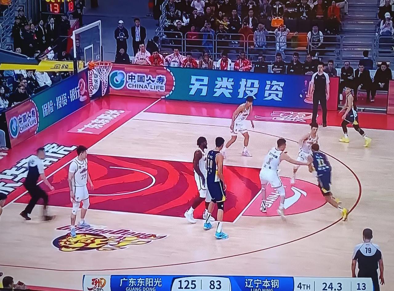 包含中国篮坛感动一幕！球队困难欲退出，球迷众筹自救：你2千我1万的词条