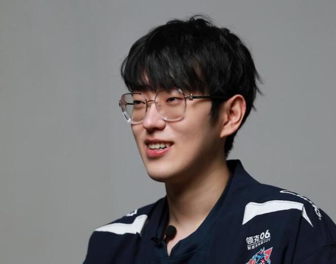 包含违约离开EDG太后悔！Scout判决结果出炉，赔偿三千多万电竞圈炸锅的词条