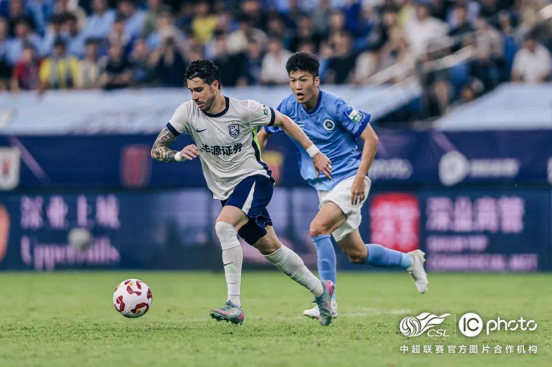中超-帕拉西奥斯造2球图多列点射三镇2-1逆转胜新鹏城
